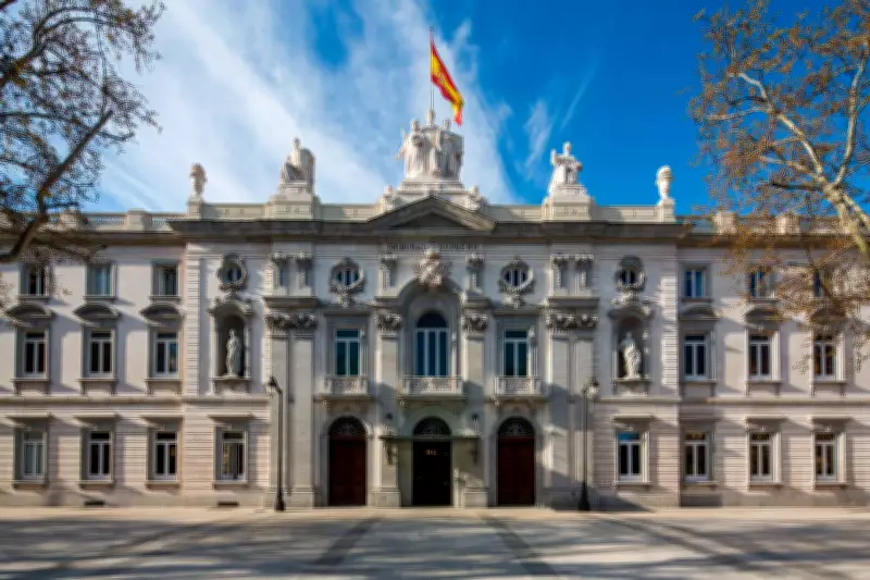 Supremo da Espanha define que beijar mão sem consentimento é agressão sexual