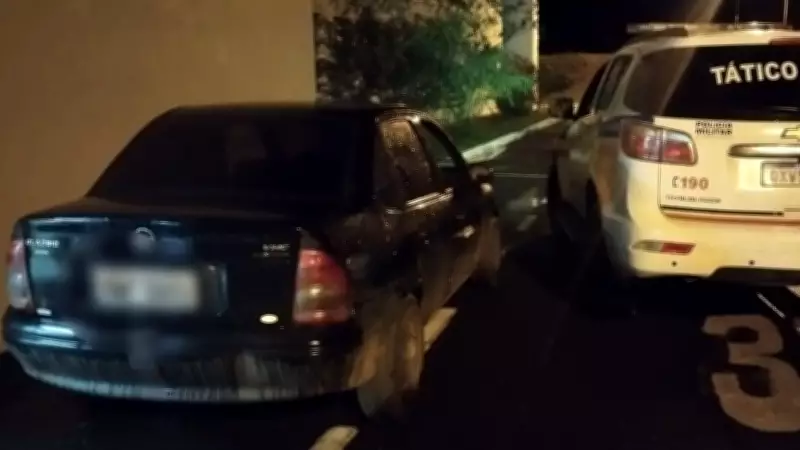 Suspeito de roubo à mão armada é cercado pela PM em pedágio de MG; outro é preso com taser