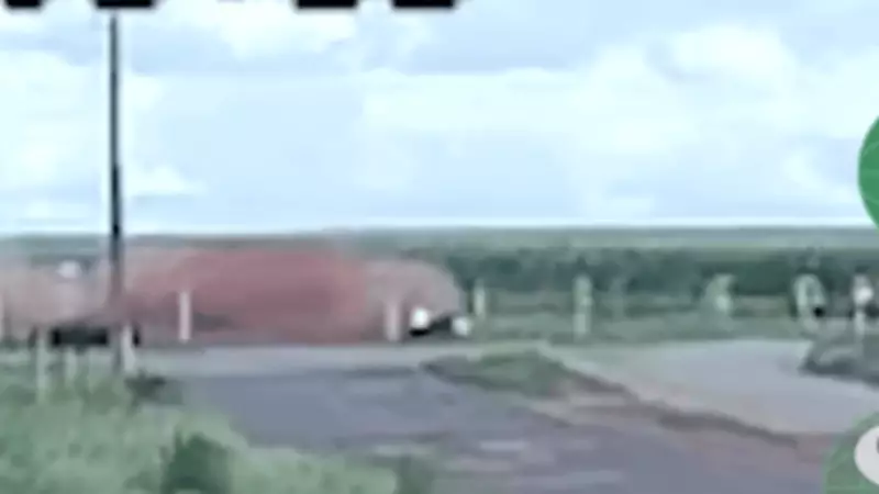 Suspeito preso após agredir oficial, fugir 100 km e capotar carro em perseguição policial