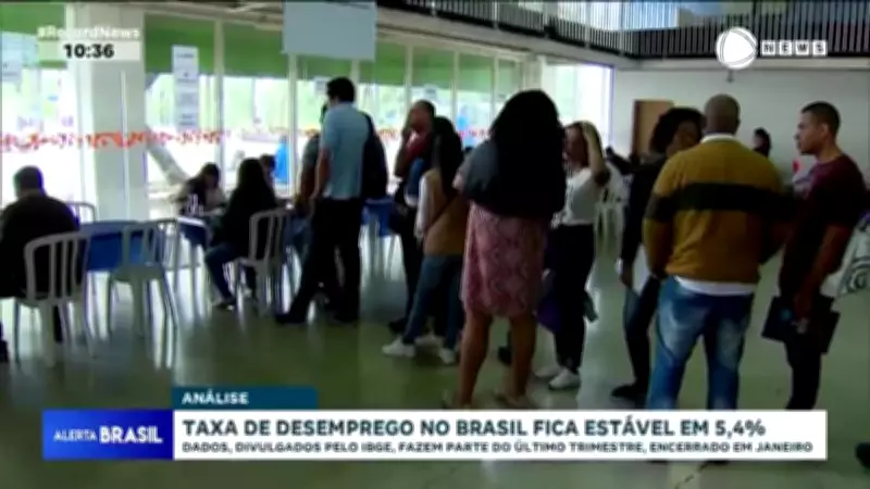 Taxa de desemprego no Brasil permanece estável em 5,4% no trimestre encerrado em janeiro