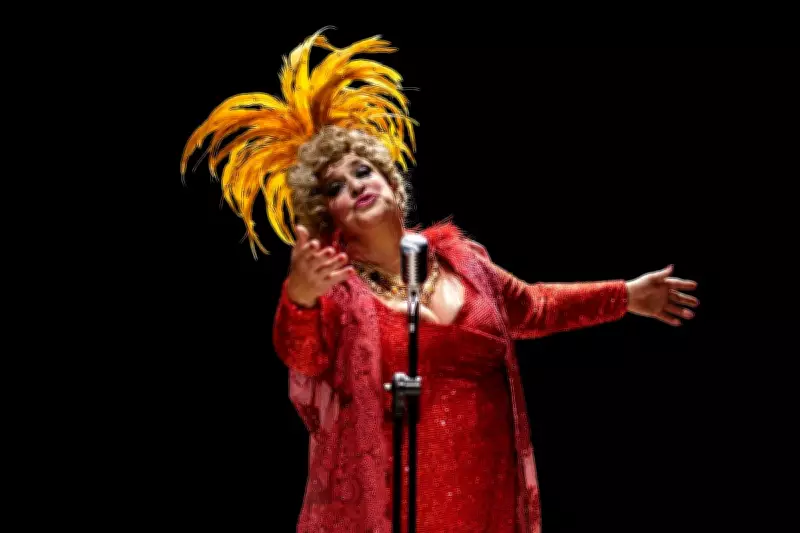 Teatro Municipal de Nova Friburgo recebe espetáculo premiado sobre Dercy Gonçalves
