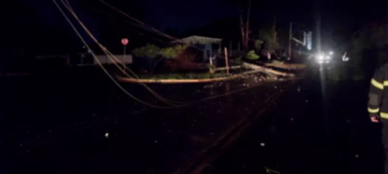 Tempestade em Montes Claros causa queda de árvores e interdições em diversos bairros da cidade