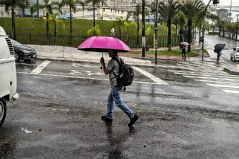 Temporais e alagamentos atingem São Paulo com previsão de chuva intensa no fim de semana