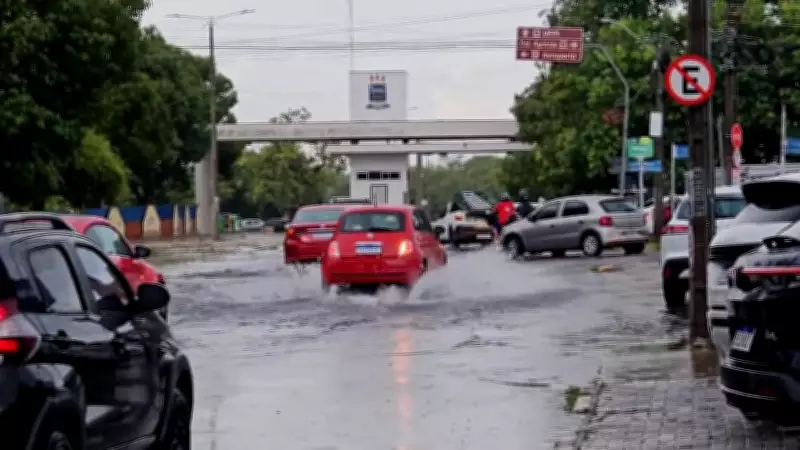 Teresina enfrenta alagamentos após chuvas fortes; previsão indica mais precipitações no Piauí