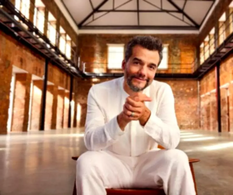 Terno Branco: Elegância Atemporal que Desafia Estações e Conquista Celebridades