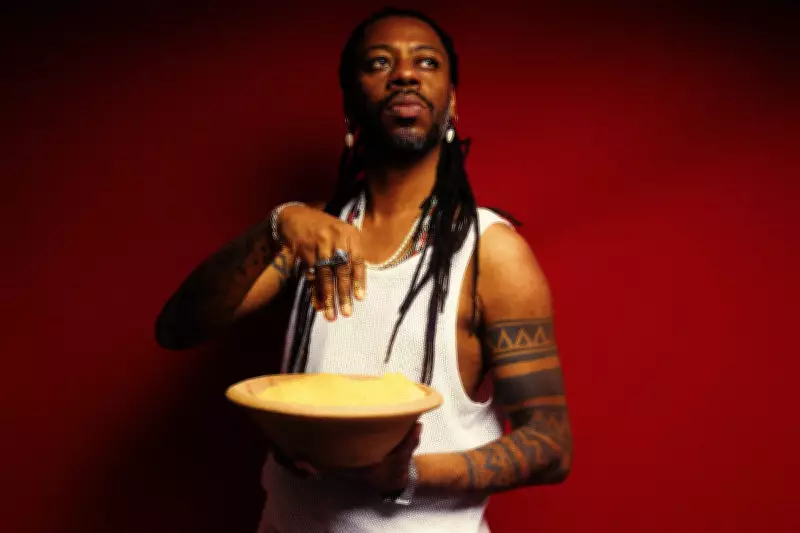 Thiago Elniño lança 'Canjerê', álbum que celebra cultura afro-brasileira e combate intolerância