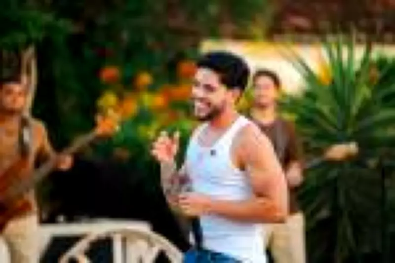 Thiago Freitas celebra raízes com DVD gravado ao lado de três gerações da família