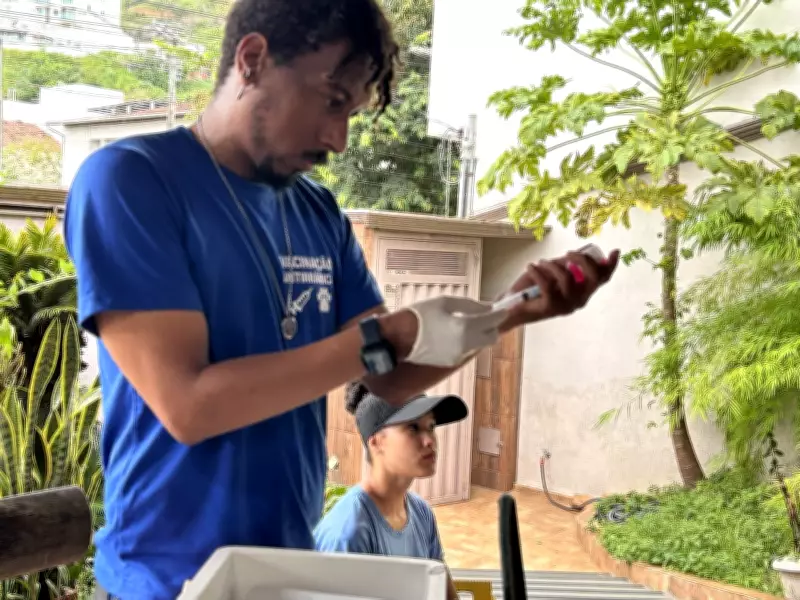 Timóteo vacina cães e gatos após morcego com raiva ser encontrado no Eldorado