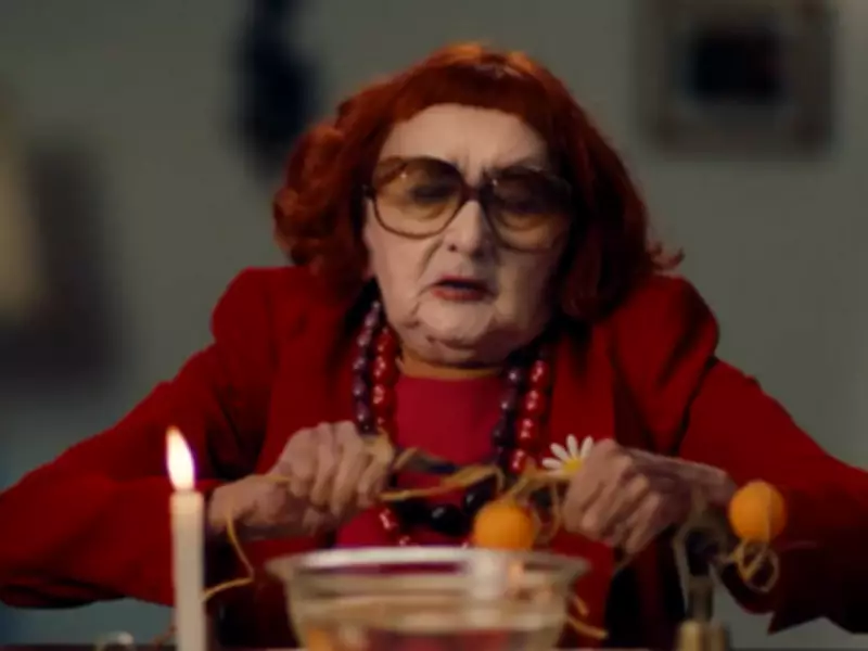 Tânia Maria, aos 79 anos, se torna fenômeno publicitário após sucesso em 'O Agente Secreto'