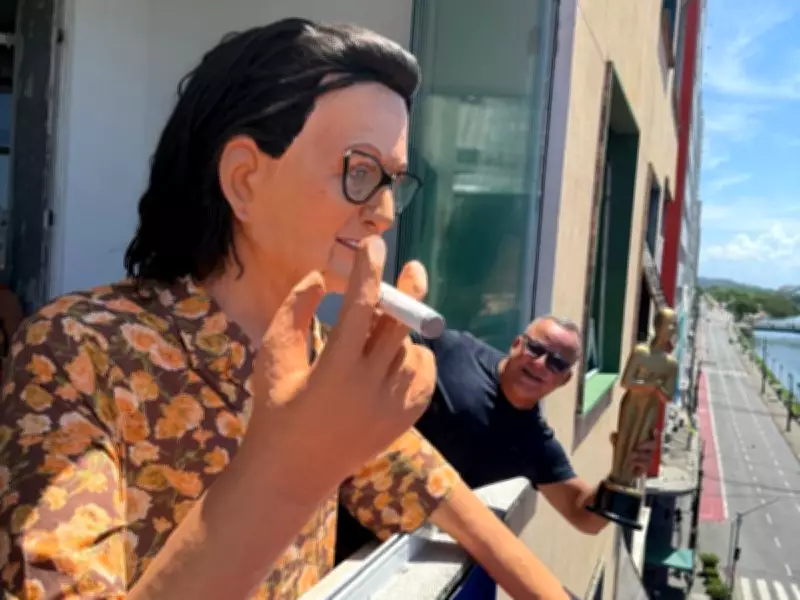 Tânia Maria vira boneca gigante de Olinda para exibição do Oscar no Recife