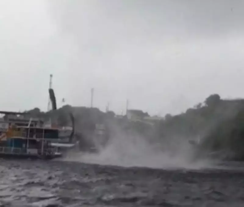 Tromba d'água assusta Manaus: vídeo mostra redemoinho destruindo barco no Rio Negro