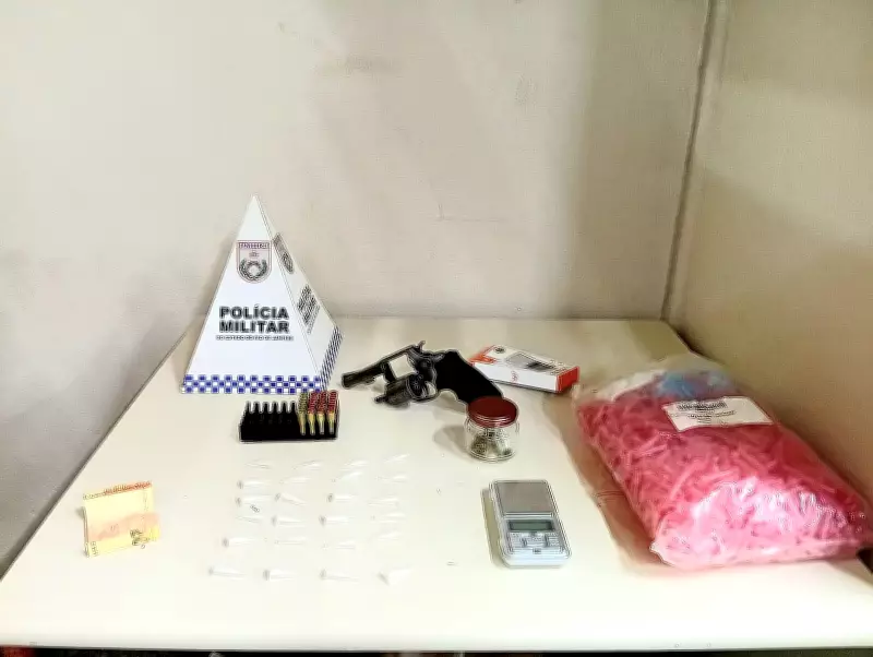 Três homens são presos por tráfico de drogas e porte ilegal de arma em Paraty