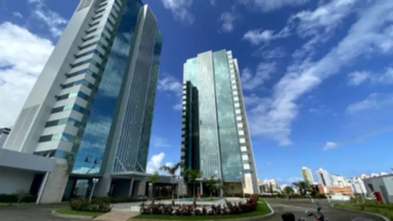 TRT-BA condena mercado a indenizar funcionário por câmeras em vestiário