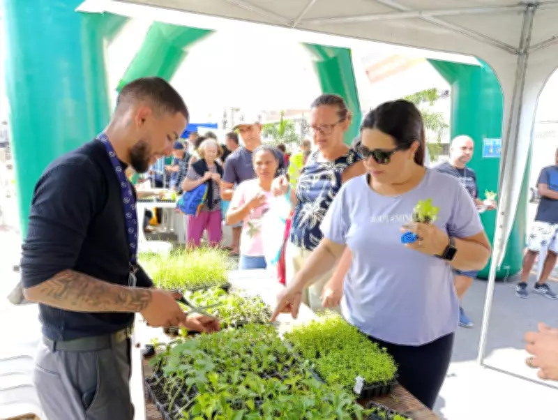 TV Rio Sul distribui quase 3 mil mudas em evento 'Muda o Mundo' em Barra Mansa