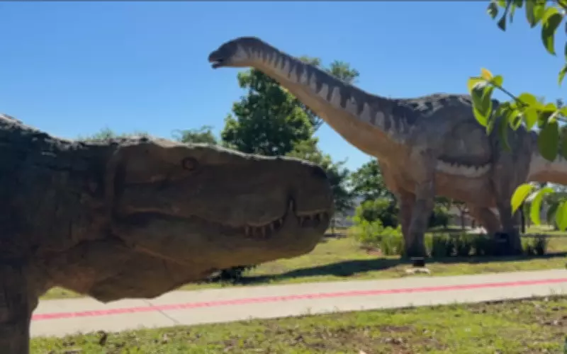 Uchoa (SP) inaugura Parque dos Dinossauros com réplicas em tamanho real e sons pré-históricos