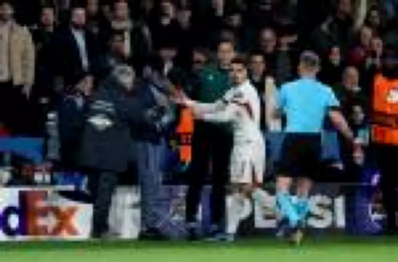 UEFA abre processo disciplinar contra Pedro Neto do Chelsea por empurrar gandula