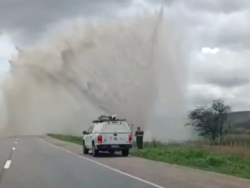 Vazamento massivo na BR-232 interrompe abastecimento de água em municípios do Agreste pernambucano