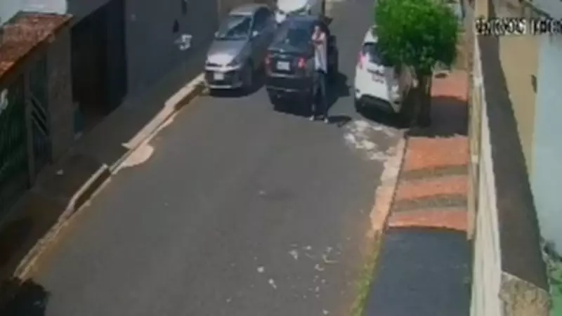 Vídeo flagra assassinato de motociclista e tiro que atingiu nádegas de morador em Uberlândia