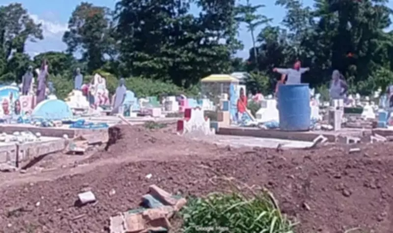 Vídeo viral mostra túmulos com totens de falecidos em cemitério da Jamaica