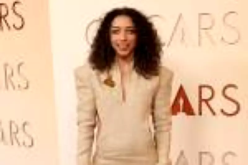 Vestido de Alice Carvalho no Oscar reacende polêmica após detalhes da grife