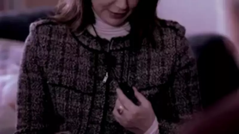 Vida hiperconectada: repórter testa óculos e colar com IA que gravam 24h e opinam sobre rotina