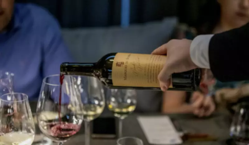 Vinho se populariza: dicas práticas para abrir e servir sem complicações