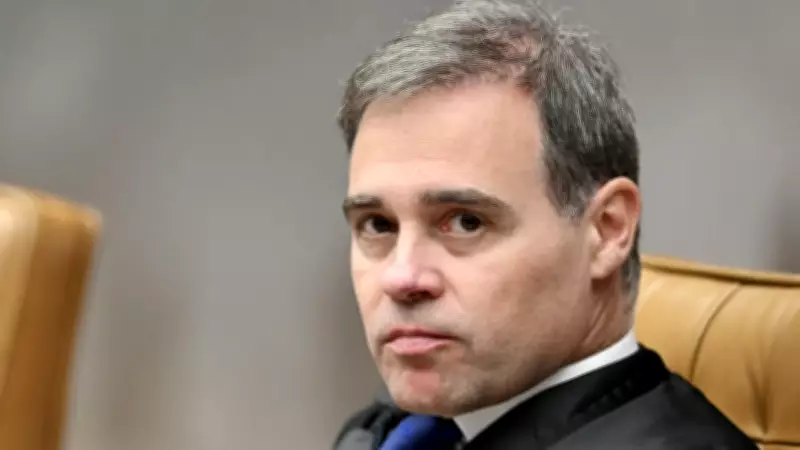 Voo com ministros do STF é cancelado após suspeita de colisão com ave em Brasília