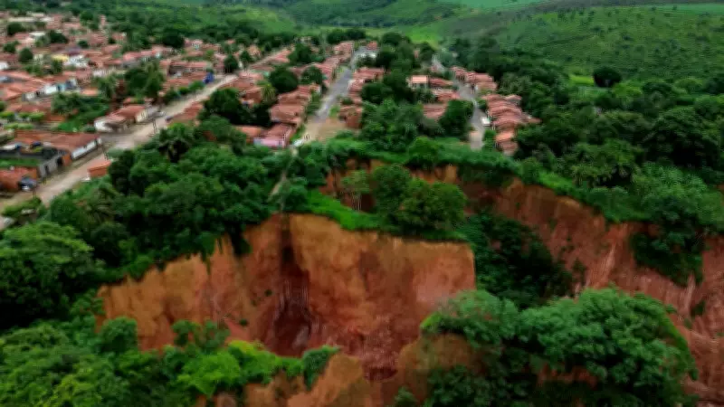 Voçorocas avançam em Buriticupu, MA, ameaçando casas e causando medo entre moradores