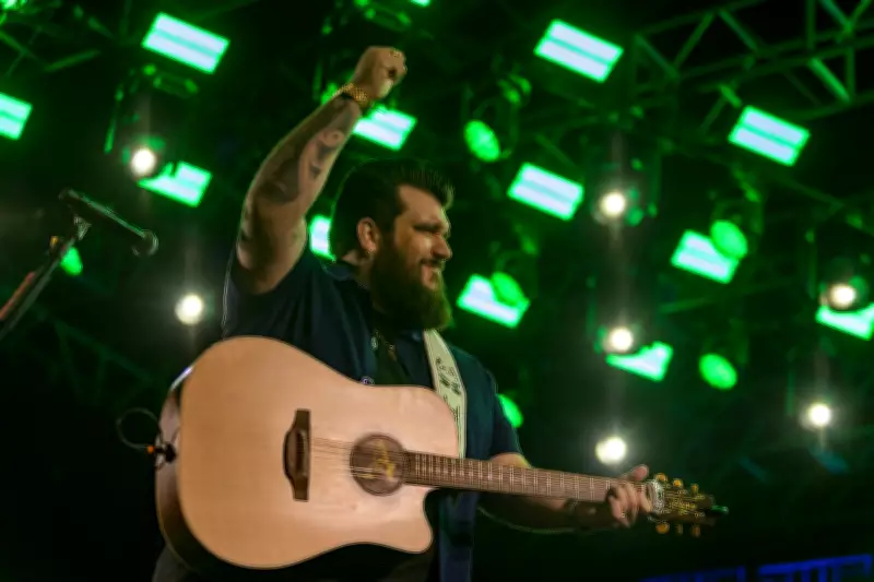 Voz de Panda é confundida com a de Bruno, da dupla com Marrone, em show no Limeira Rodeo Music