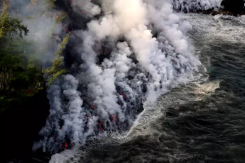 Vulcão Piton de la Fournaise: Lava encontra o mar na Ilha da Reunião em fenômeno raro