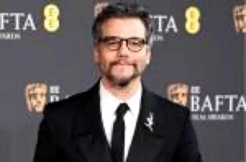 Wagner Moura Redefine Elegância Masculina com Estilo Minimalista Rumo ao Oscar