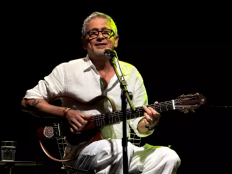 Zé Renato brilha no Teatro Ipanema com show 'Samba e amor' e homenagem aos bambas