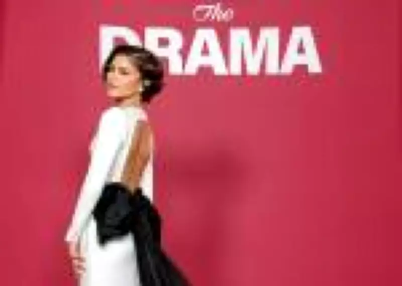 Zendaya e o código branco: aliança inusitada e looks nupciais alimentam rumor de casamento secreto