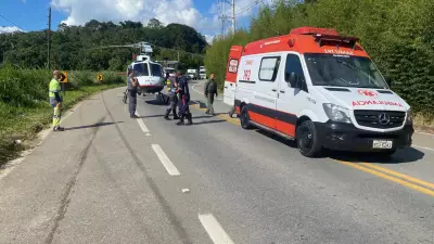 Acidente fatal entre caminhão e moto interdita SP-088 em Biritiba Mirim