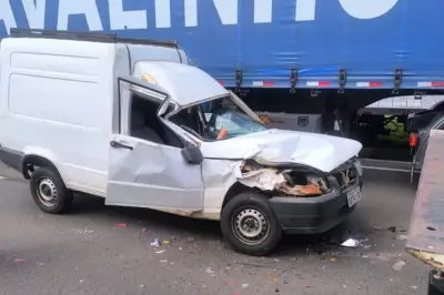 Acidentes em sequência na SP-300 em Bauru deixam duas pessoas feridas com lesões leves