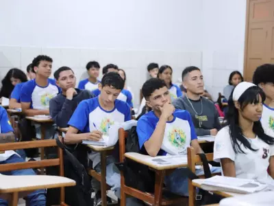 Acre lança programa de cartão para material escolar beneficiando mais de 140 mil alunos