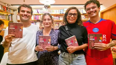 Andrea Beltrão raramente aparece com família, mas marca presença em lançamento literário da filha