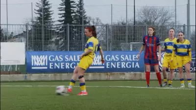 Atacante italiana erra pênalti de propósito em gesto de fair play após erro de arbitragem