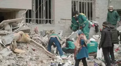 Ataques de Israel e EUA em Teerã causam devastação civil e mortes em bairros residenciais