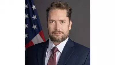 Bolsonaro pede a Moraes autorização para receber visita de assessor de Trump na prisão