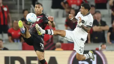 Botafogo é goleado pelo Athletico-PR e afunda na zona de rebaixamento do Brasileirão