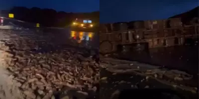 Caminhão carregado de mandioca tomba na Raposo Tavares e interdita trecho em Assis