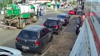 Caminhão desgovernado assusta moradores e causa acidente em Catalão, Goiás