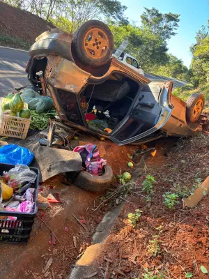 Capotamento na Estrada da Produção em Montes Claros deixa três feridos