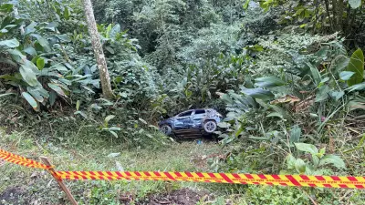 Carro despenca de ribanceira de 20 metros e deixa cinco feridos em Mogi das Cruzes
