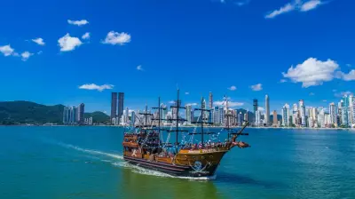 Casal se beijava em moto aquática quando foi atropelado por barco pirata em Balneário Camboriú