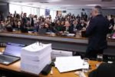 CPMI do INSS rejeita relatório que pedia indiciamento de Lulinha e encerra atividades