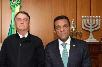 Deputado evangélico denuncia Flávio Bolsonaro por esquema de corrupção em hospitais do Rio