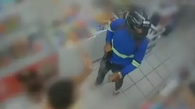 Dupla assalta três farmácias em sequência no bairro Rio Marinho, em Cariacica