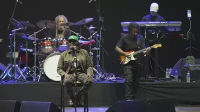 Edson Gomes tem plateia esvaziada no Lollapalooza 2026 em meio a concorrência com Sabrina Carpenter